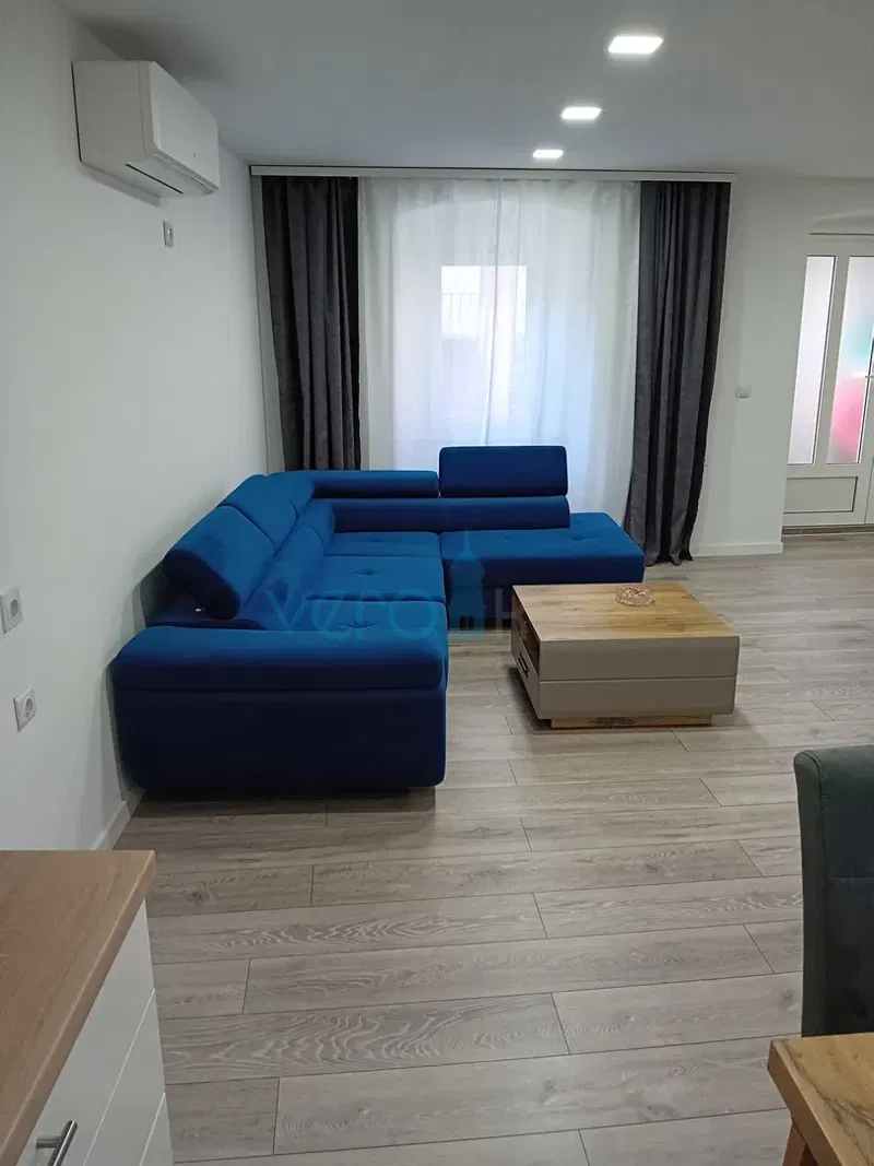 Omišalj, isola di Krk, centro storico, casa in pietra a schiera con giardino, in vendita – 2