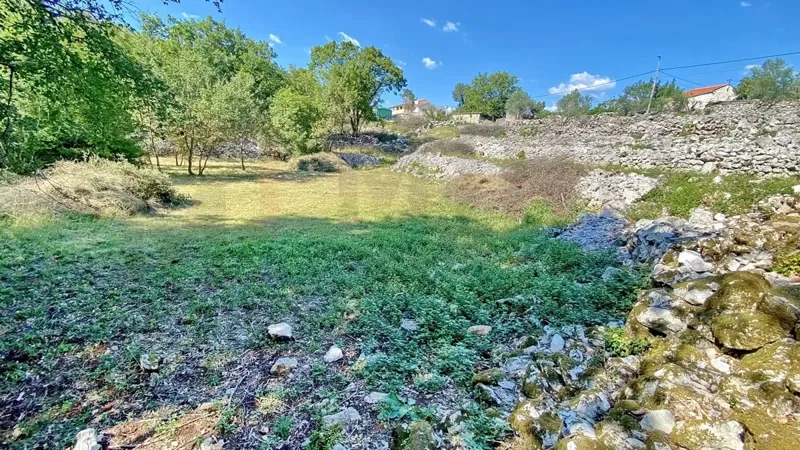 Šilo, surroundings, large building plot on the edge of the green area, SALE! – 2