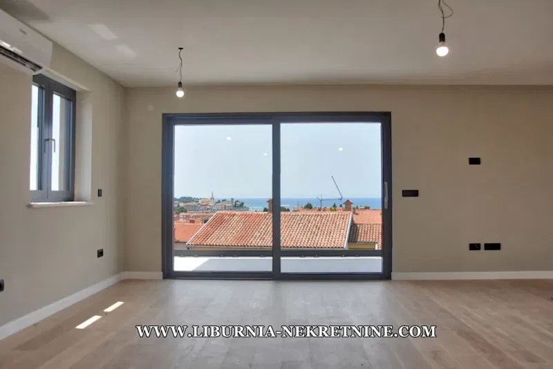 Istria, Porec. Exclusive penthouse apartment with roof terrace, garage, elevator, open sea view, 500 meters close to sea. – 3