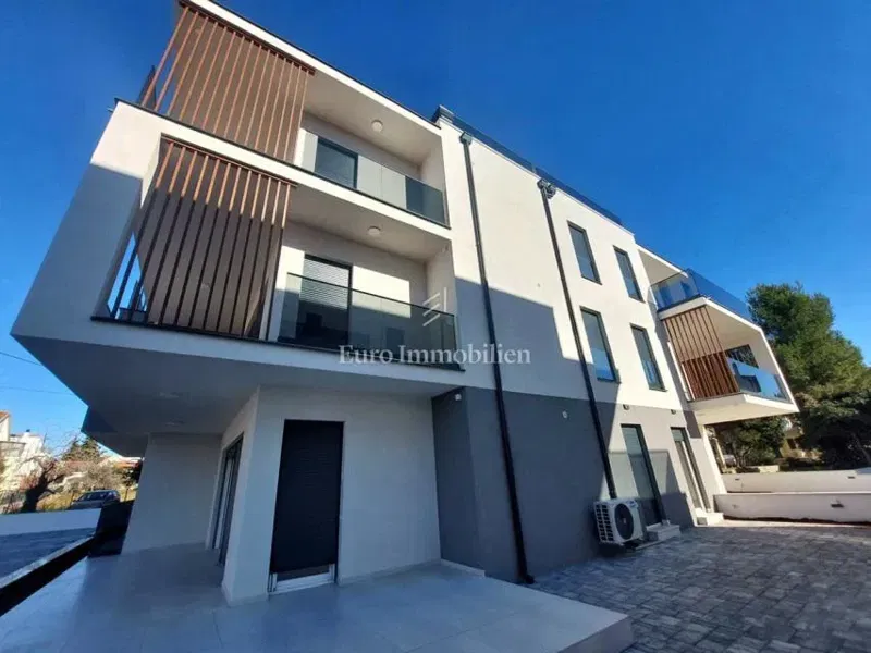 Srima - Luxurious apartment first row to the beach – 2