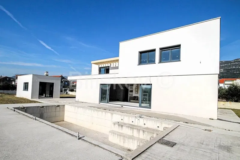 Dom Kaštel Lukšić – 2