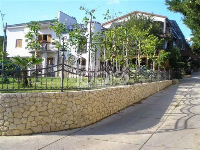 POSEDARJE - apartmanska vila sa bazenom
