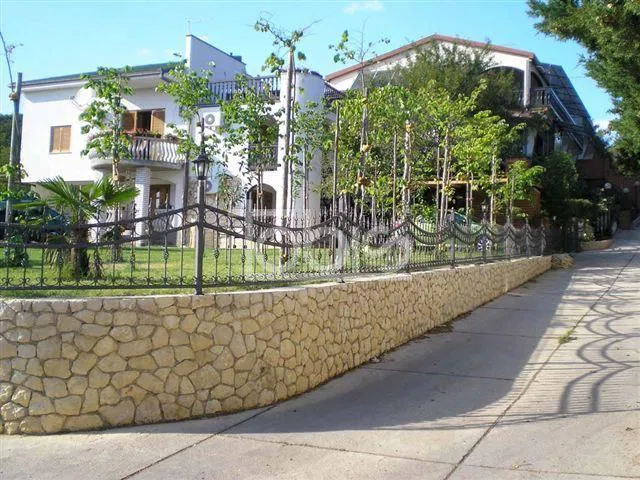 POSEDARJE - apartmanska vila sa bazenom