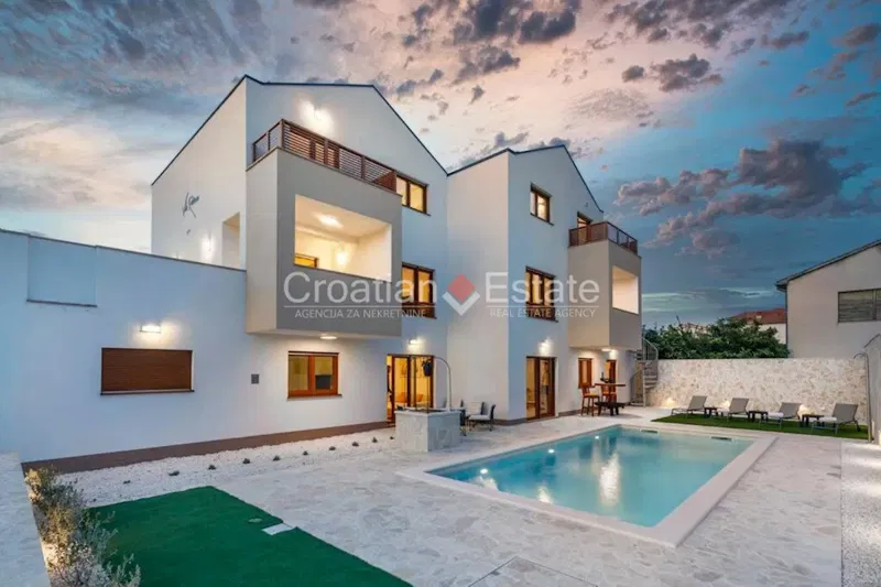 Split – Villa with pool and playground, for sale – 2