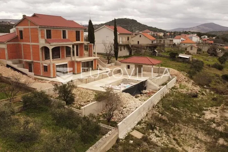 Šibenik, Vrpolje, obiteljska kuća u izgradnji
