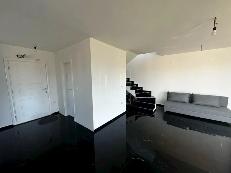 Penthouse in Zambratija – 3