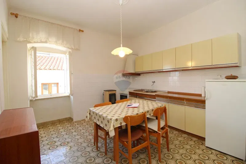 Bale, Istria, charming house with business space, in a perfect location in the center of Bale – 3