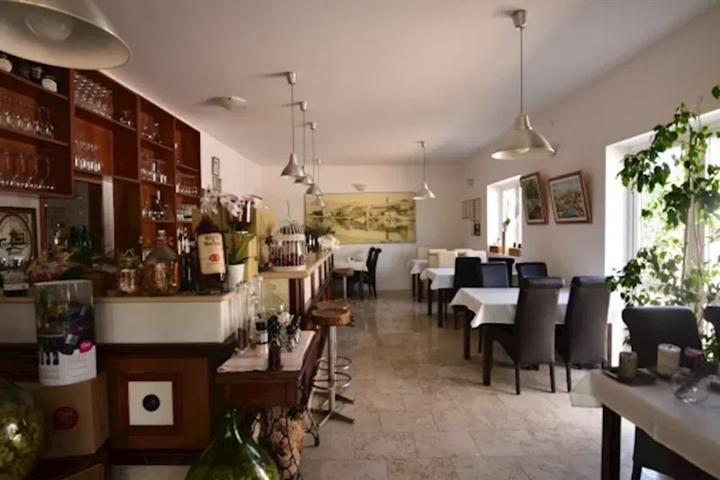 House with restaurant and apartments, Porec, Istria – 3
