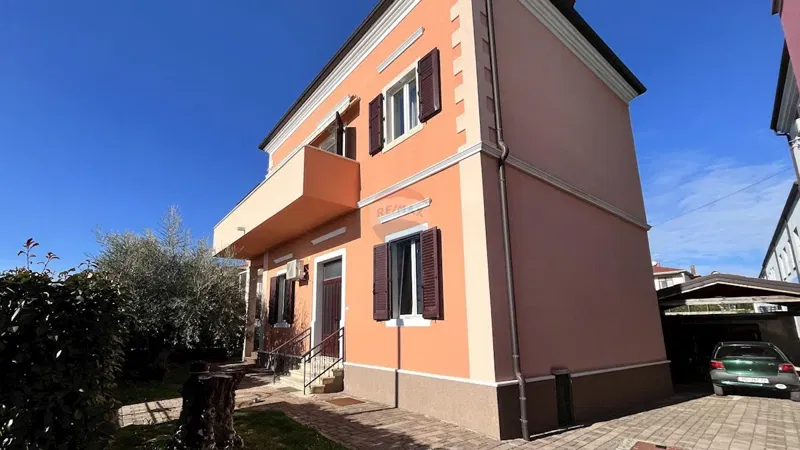 Istria, Umago Punta, appartamento spazioso in prima fila sul mare – 3