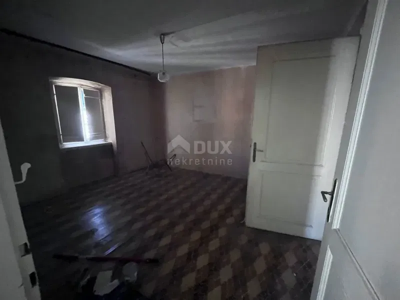 ŠIBENIK, CENTER - Apartment for complete renovation with great potential – 2