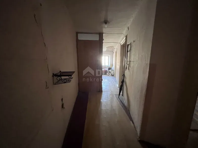 ŠIBENIK, CENTER - Apartment for complete renovation with great potential – 3