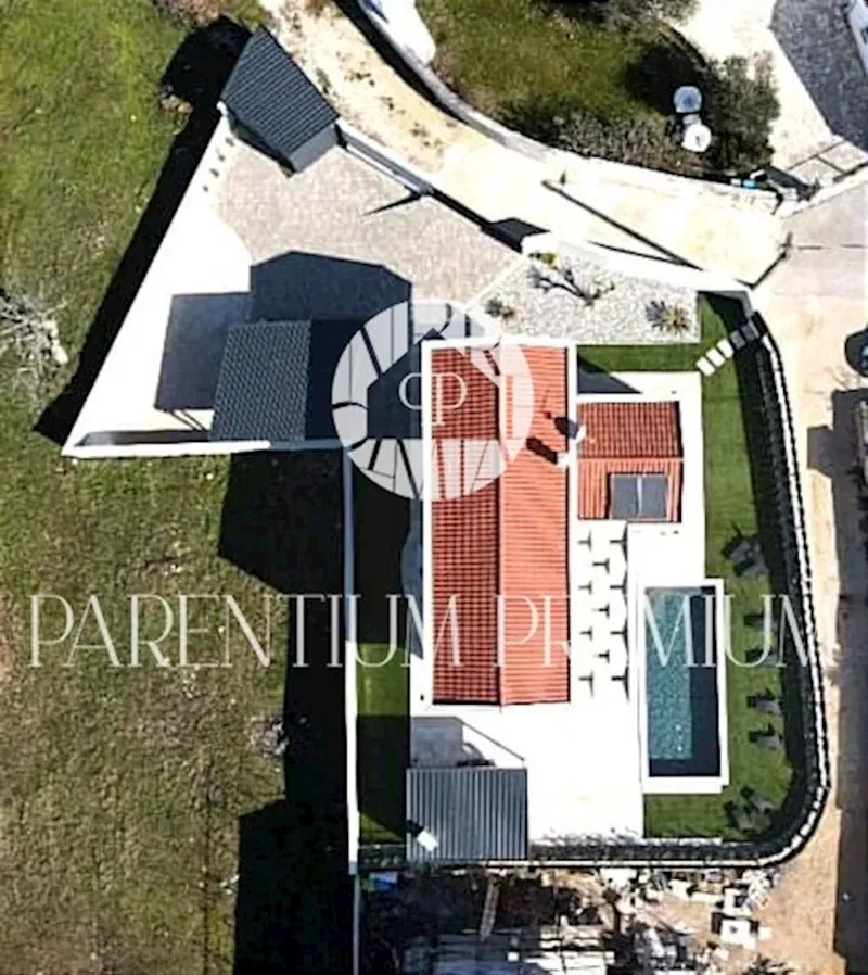 A new house with a swimming pool in a quiet location – 3