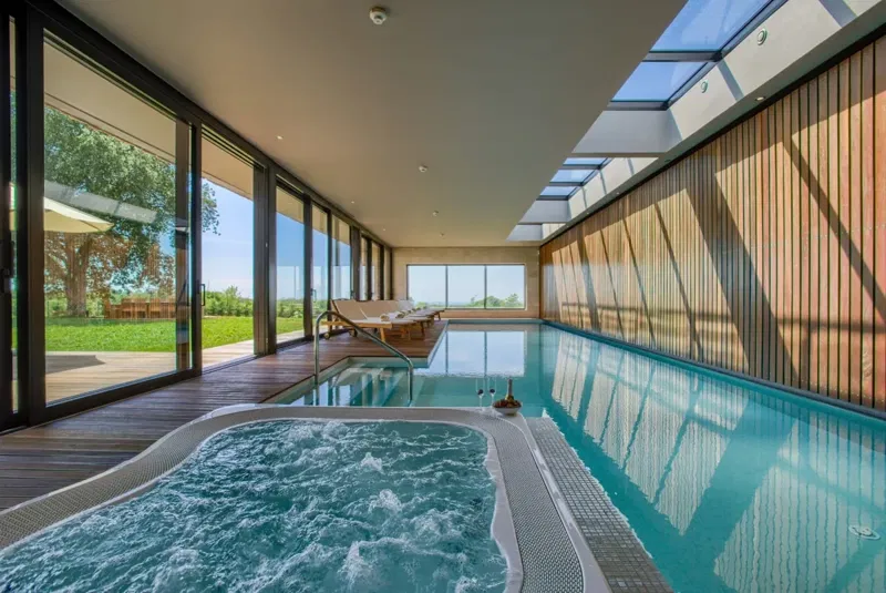 Luxury villa with indoor/outdoor pool – 2