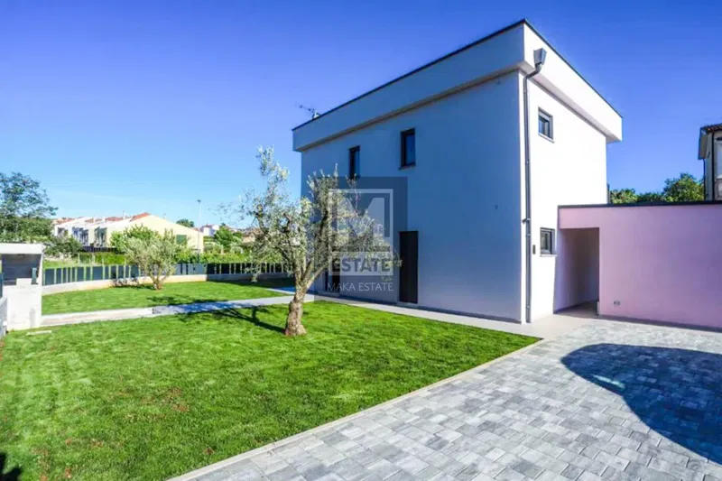 Parenzo, ottima villa con piscina a 800 m dal mare! – 2