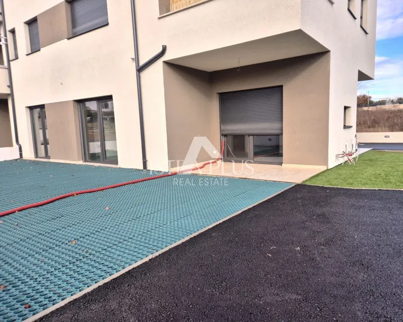 Apartment on the ground floor with a yard, new building 2 km from the sea!! – 2