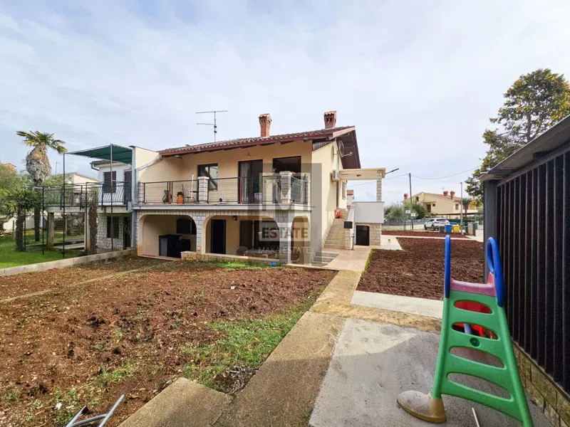 Parenzo, casa bifamiliare con due appartamenti e giardino in una posizione ambita! – 2