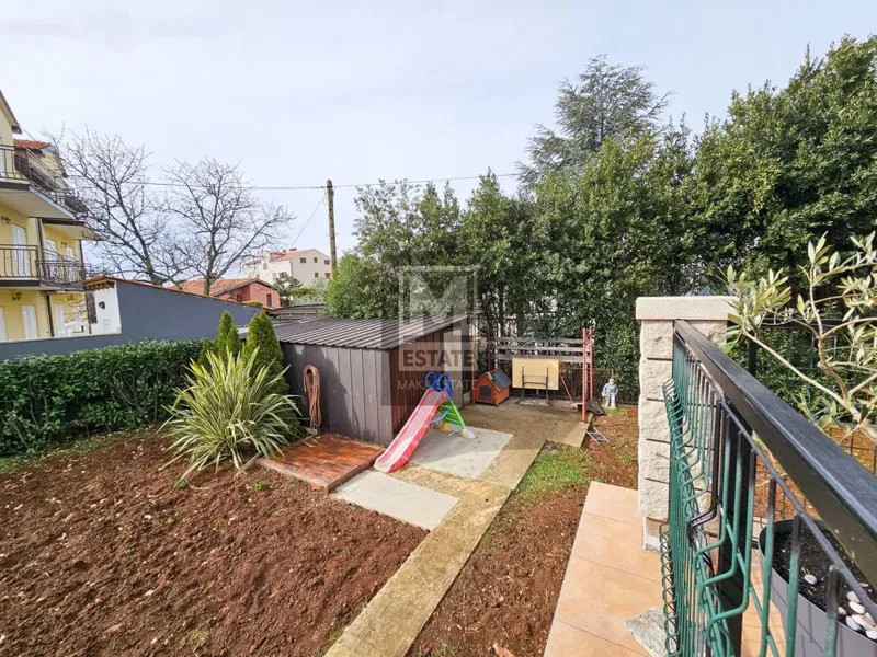 Parenzo, casa bifamiliare con due appartamenti e giardino in una posizione ambita! – 3