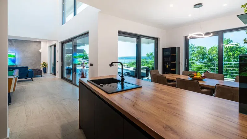 An exceptional villa with an open sea view – 3