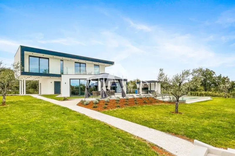 A modern villa with a beautiful design in the vicinity of Poreč – 3