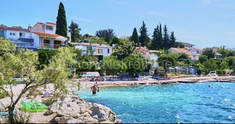Seget Vranjica, Baugrundstück 910 m2, 120 m vom Meer entfernt