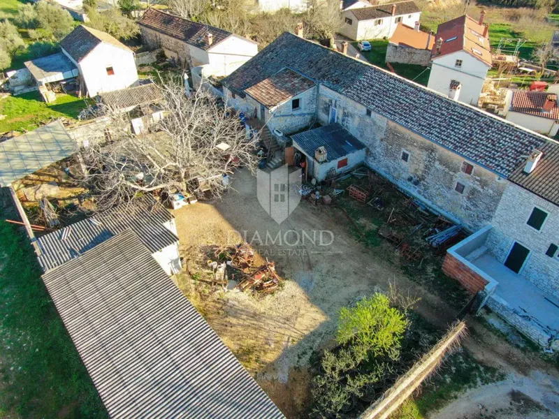Interesting complex for renovation in the vicinity of Rovinj – 3