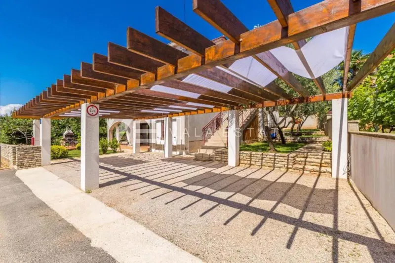 DETACHED HOUSE WITH THREE APARTMENTS AND BEAUTIFUL SEA VIEW – 3