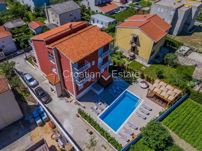 Tengerre néző villa medencével, eladó – 2