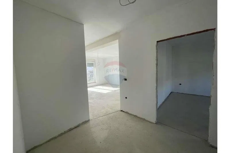 KUĆA NA PAGU S ČETIRI APARTMANA – 2