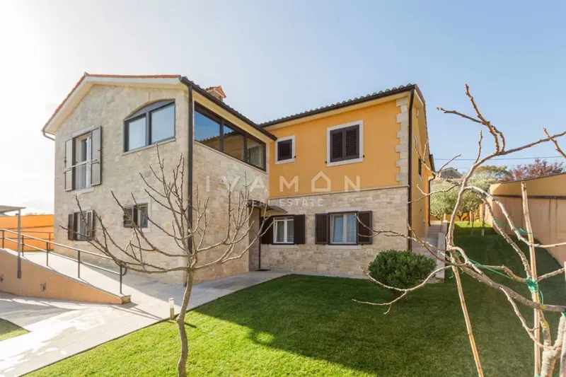 Beautiful and functional house with a swimming pool and a beautiful view – 3