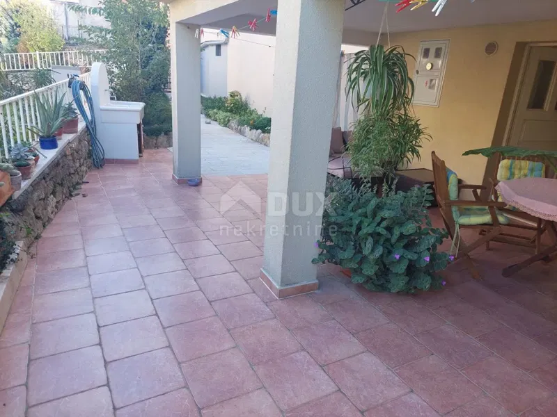 ISLAND OF KRK, OMIŠALJ - Beautifully renovated seaside autochthonous house – 2