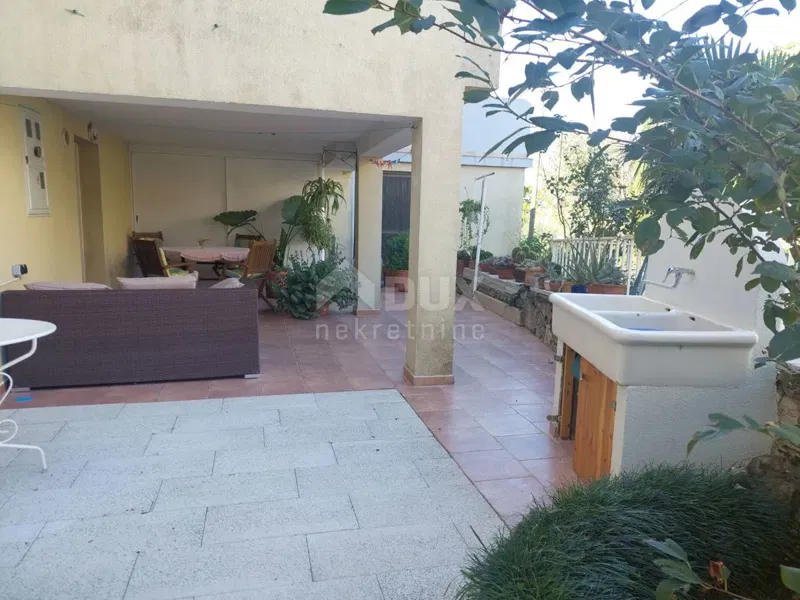 ISLAND OF KRK, OMIŠALJ - Beautifully renovated seaside autochthonous house – 3