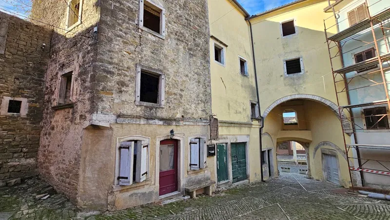 Real estate Istra, residential building with potential, near Buje – 3