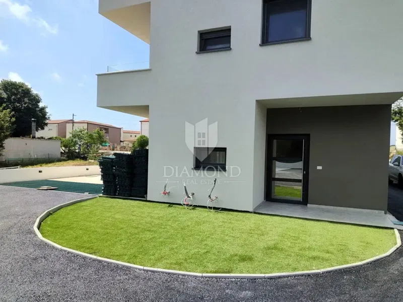 Poreč area, three-room apartment on the ground floor with a garden! – 3