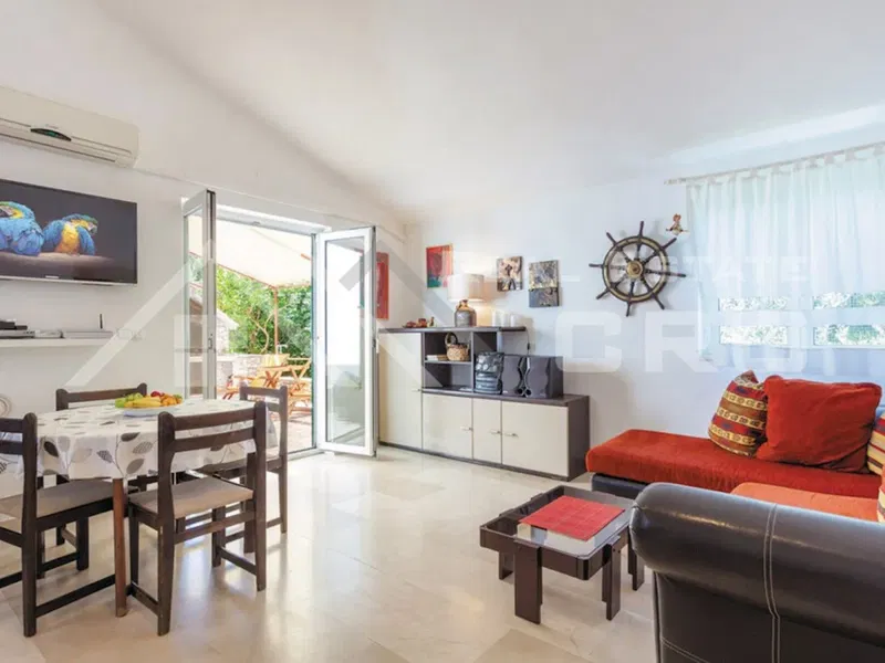 Ciovo properties - Delightfully fitted house with a swimming pool and a Mediterranean garden, in a serene environment, for sale – 2