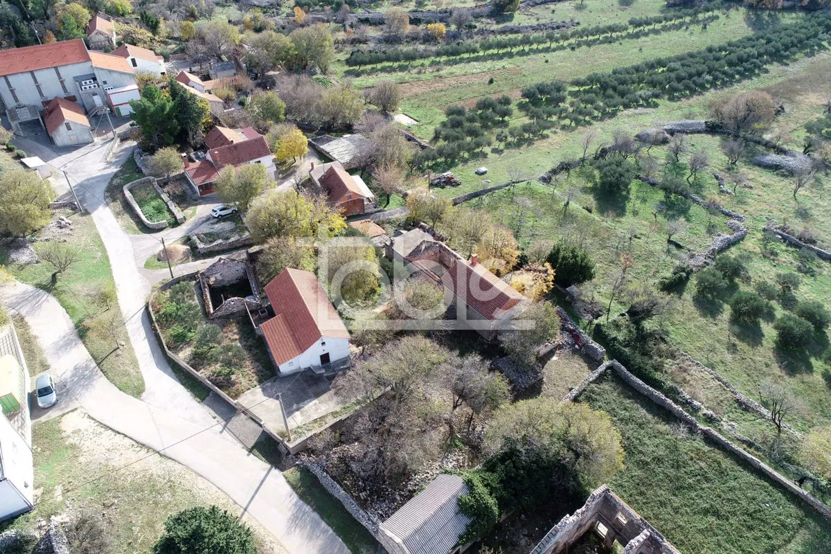 Zemljište 595 m2 - JASENICE CENTAR