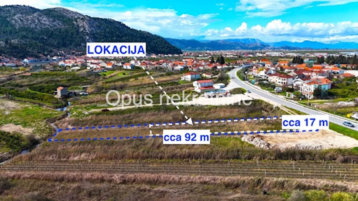OPUZEN- građevinsko zemljište 750 m2 uz magistralu