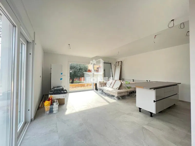 Apartment in a new building on the ground floor with a swimming pool and sea view in an attractive location in Novigrad – 3