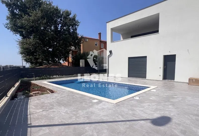 Apartment in a new building on the ground floor with a swimming pool and sea view in an attractive location in Novigrad – 2