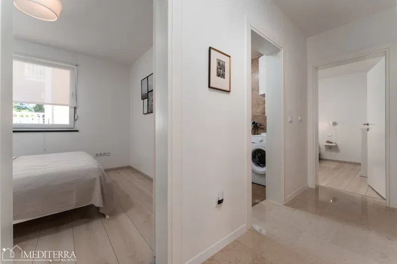 House with apartments in a quiet location, near Novigrad, Istria – 3