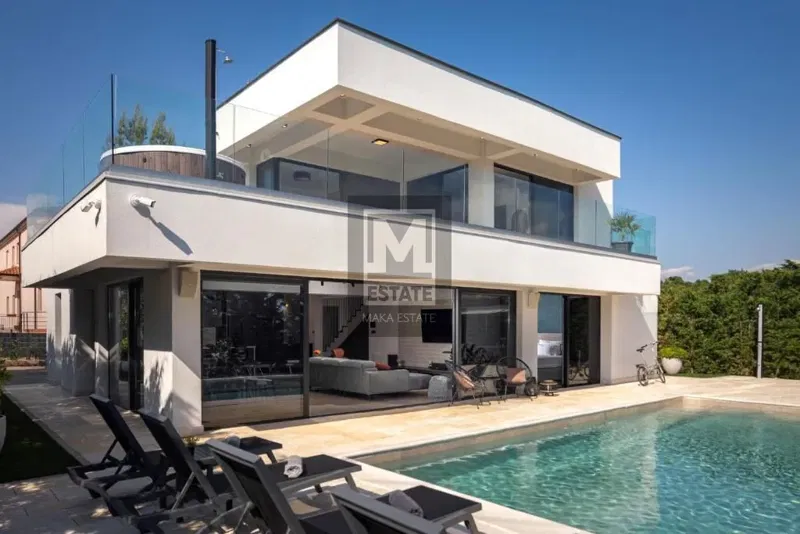 Umag, surroundings, Luxury villa only 700 m from the sea – 2