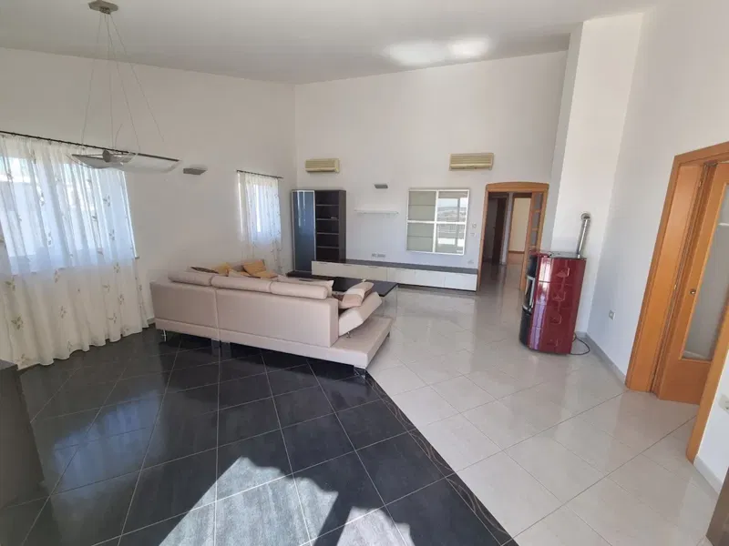 Appartamento al 2° piano con garage e vista aperta sul mare a Cittanova – 2
