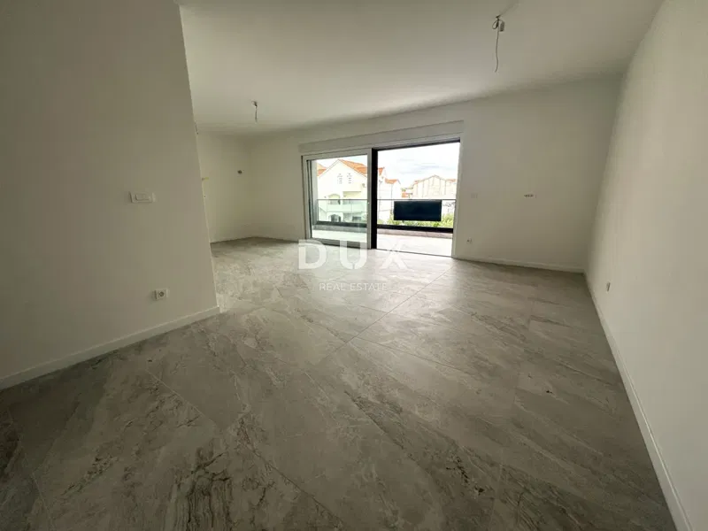 ŠIBENIK, VODICE – 120m from the beach, sea view, large terrace, garage – 3