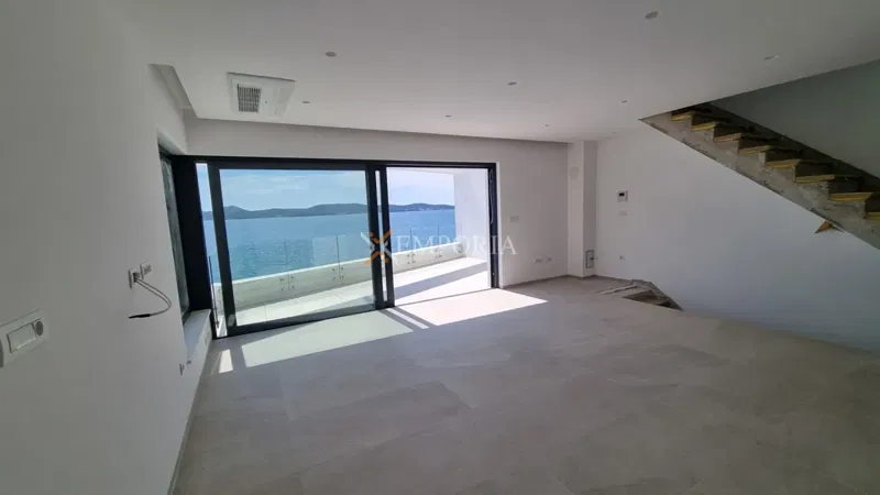 Luxurious apartment, 1st row to sea, roof terrace + jacuzzi, Sukošan – 3