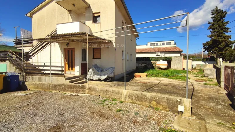 Zona di Krk, piano di una villa bifamiliare al piano terra con giardino! – 2