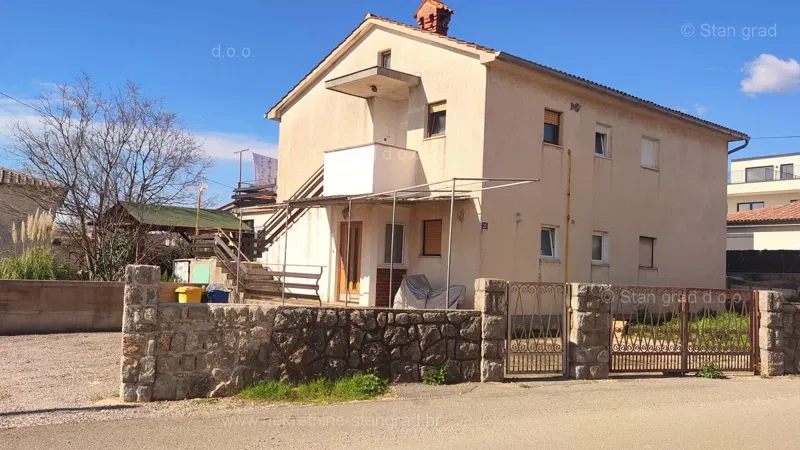 Zona di Krk, piano di una villa bifamiliare al piano terra con giardino! – 3