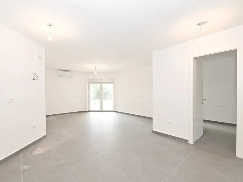 Savudrija - approx. 500 m from the beach, apartment on ground floor with GARDEN AND GARAGE! – 2