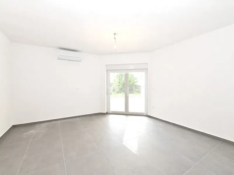 Savudrija - approx. 500 m from the beach, apartment on ground floor with GARDEN AND GARAGE! – 3
