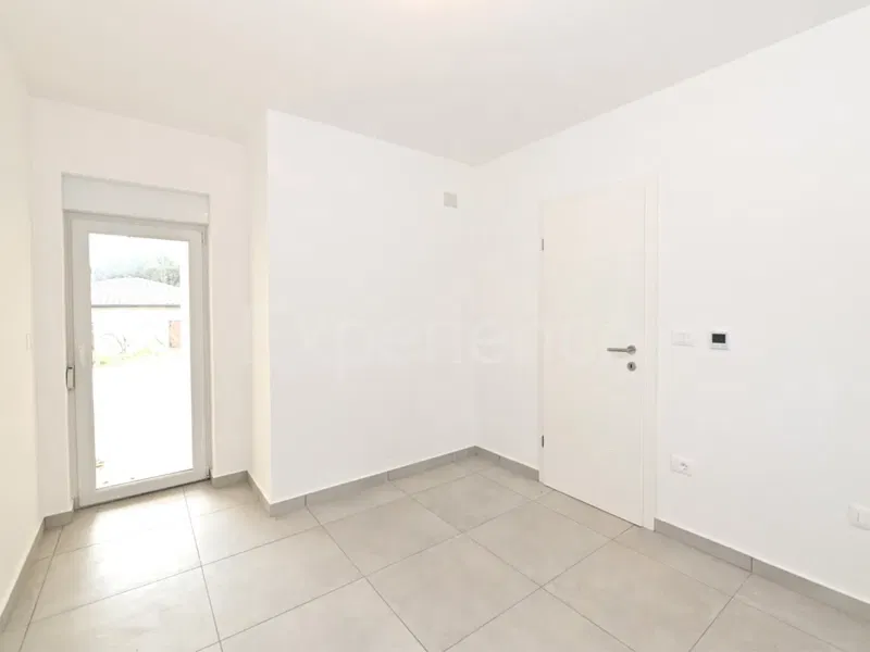Savudrija – 500 m dalla spiaggia, appartamento al piano terra con giardino e garage! – 3