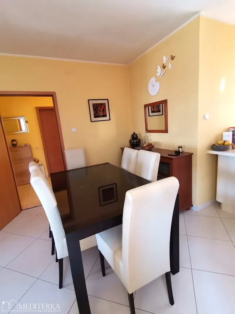 Spazioso appartamento con vista mare, posizione eccellente, Cittanova, Istria – 3