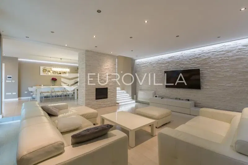 Istria, Poreč, villa for long term rent with a pool and sea view – 2